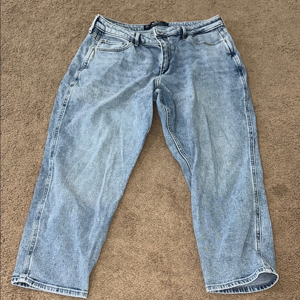 Hollister Curvy High Rise Mom Jeans